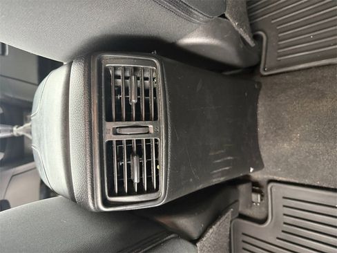 Used 2020 Nissan Rogue SV image 28