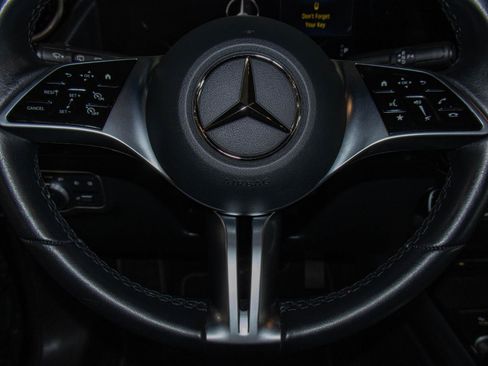 Used 2025 Mercedes-Benz GLA 250 image 11