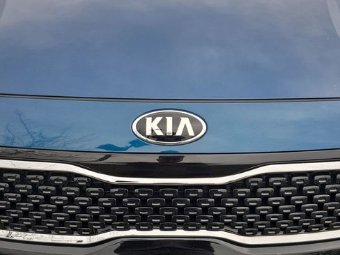 Used 2017 Kia Niro Touring image 37