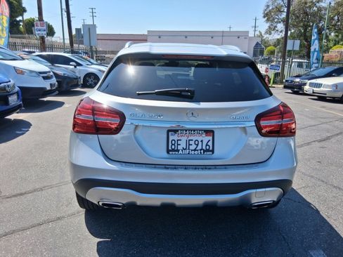 Used 2018 Mercedes-Benz GLA 250 4MATIC w/ Premium Package image 5