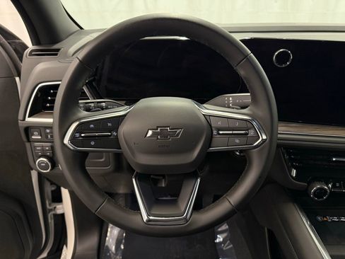 Used 2025 Chevrolet Suburban Z71 image 12