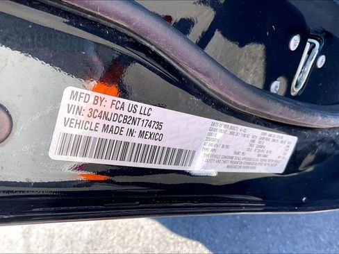 Used 2022 Jeep Compass Limited image 3