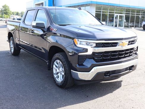 Used 2024 Chevrolet Silverado 1500 LT w/ Z71 Off-Road Package AWD/4WD image 2
