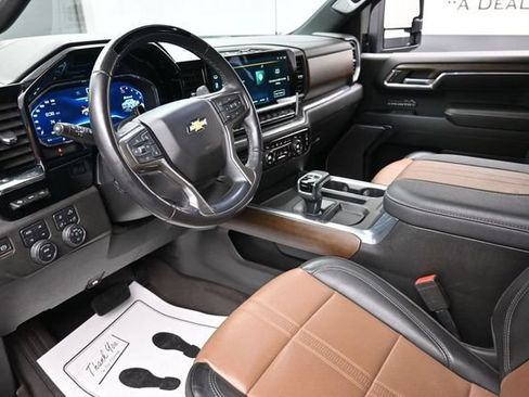 Used 2023 Chevrolet Silverado 1500 High Country w/ Technology Package AWD/4WD image 19