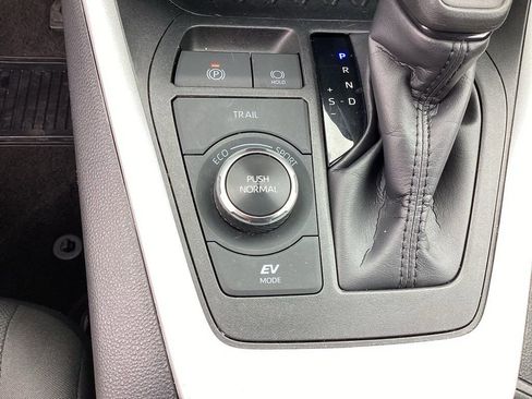 Used 2025 Toyota RAV4 XLE image 30