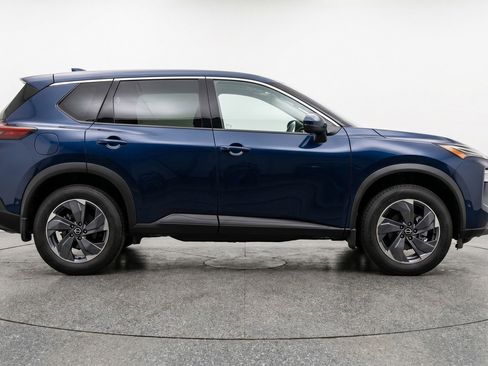 Used 2025 Nissan Rogue SV FWD image 11