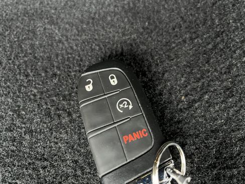 Used 2025 Jeep Compass Limited image 25