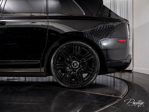 Used 2023 Rolls-Royce Cullinan w/ Cullinan Package AWD/4WD image 9