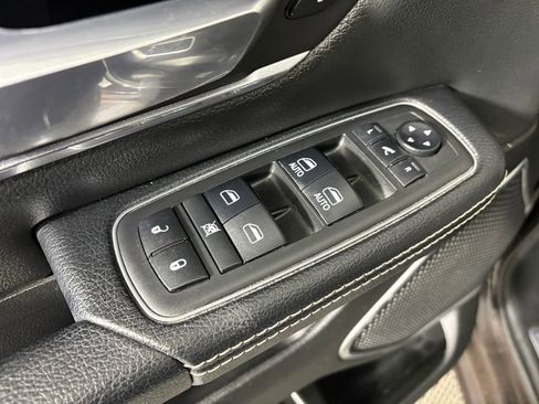 Used 2019 RAM 1500 Laramie image 12