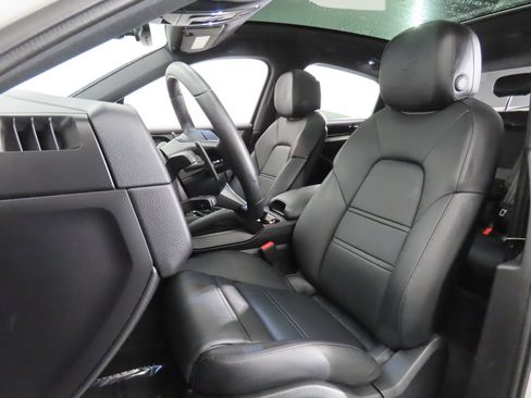 Certified 2025 Porsche Cayenne E-Hybrid Coupe AWD/4WD image 5