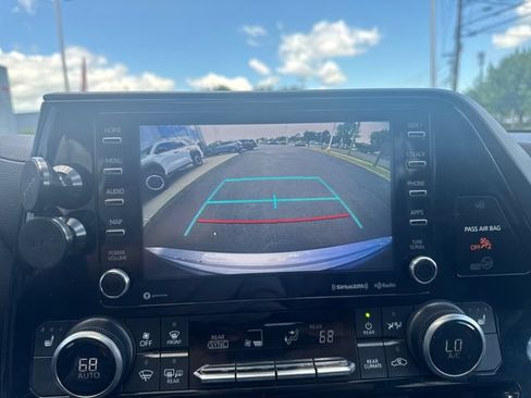 Used 2022 Toyota Highlander XLE AWD/4WD image 22