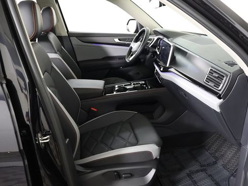 Used 2024 Volkswagen Atlas Peak Edition SEL AWD/4WD image 37