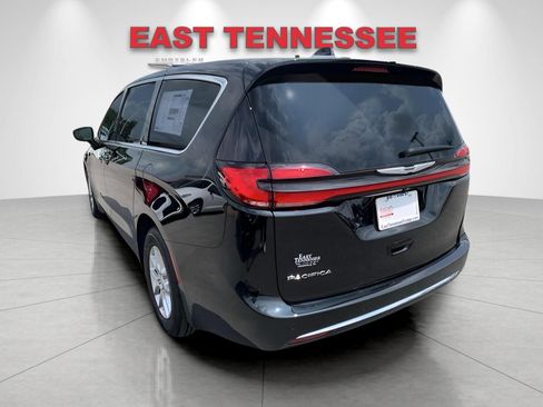 New 2026 Chrysler Pacifica Select image 5
