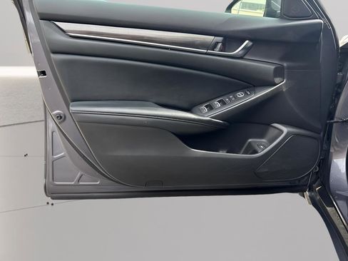Used 2018 Honda Accord Sport image 18