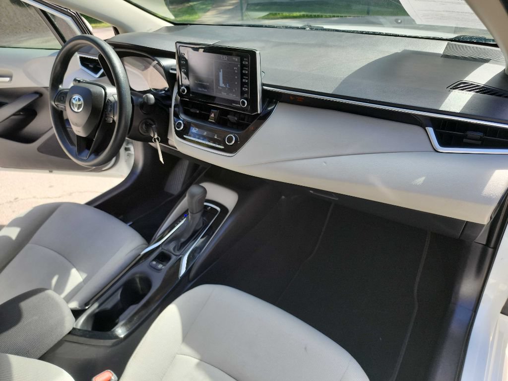Used 2021 Toyota Corolla LE FWD image 33