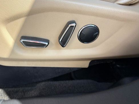 Used 2016 Ford Explorer XLT w/ Equipment Group 202A image 12