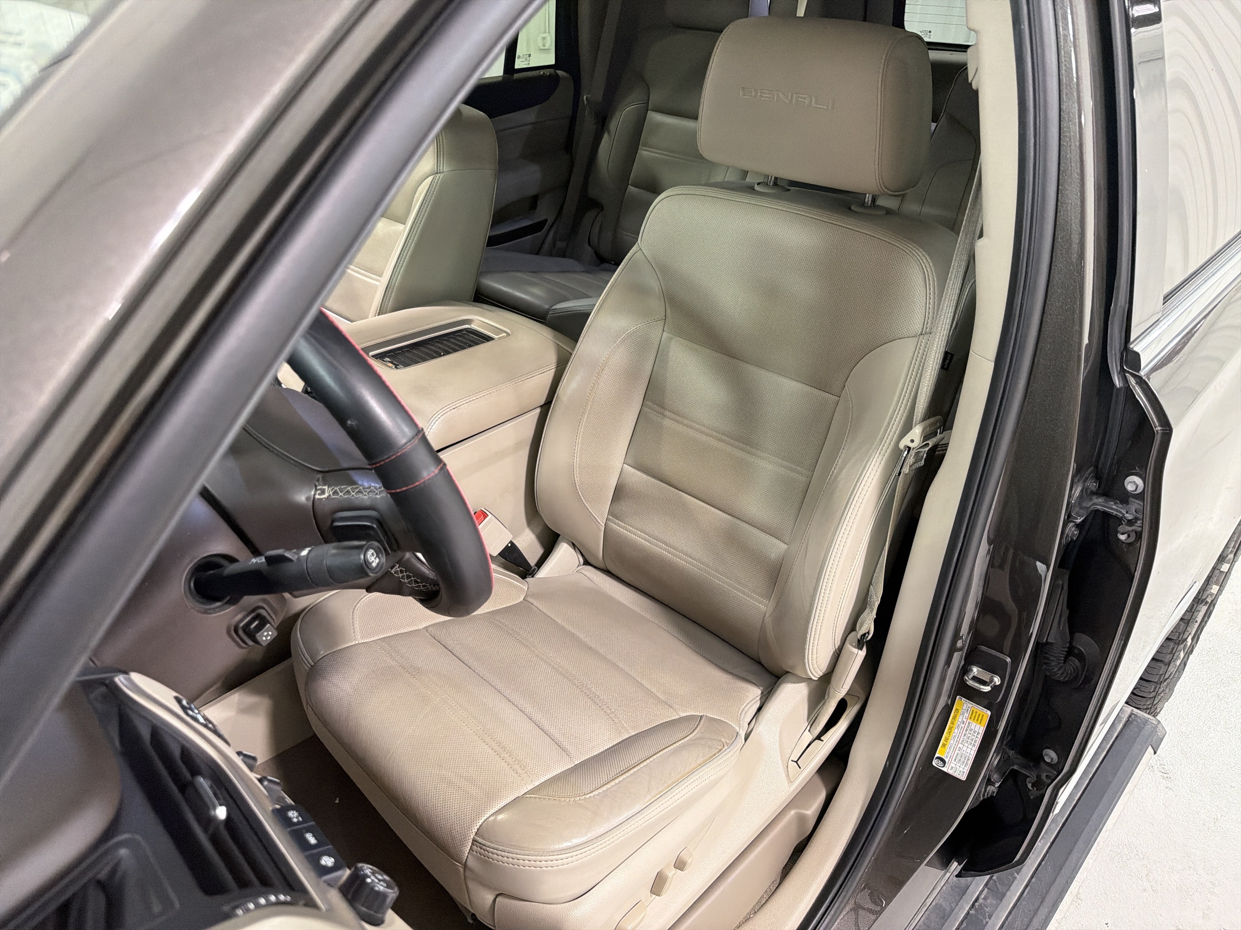 Used 2019 GMC Yukon Denali w/ Denali Ultimate Package RWD image 11