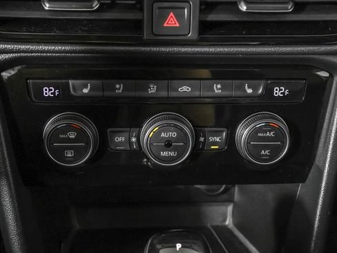 Used 2022 Volkswagen Taos SEL w/ Panoramic Sunroof Package image 34