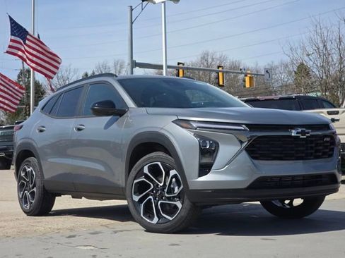 New 2026 Chevrolet Trax RS w/ Driver Confidence Package FWD image 2
