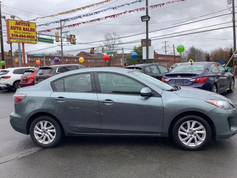Used 2013 MAZDA MAZDA3 i Touring image 9