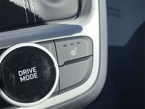 Certified 2025 Hyundai Venue Limited image 23