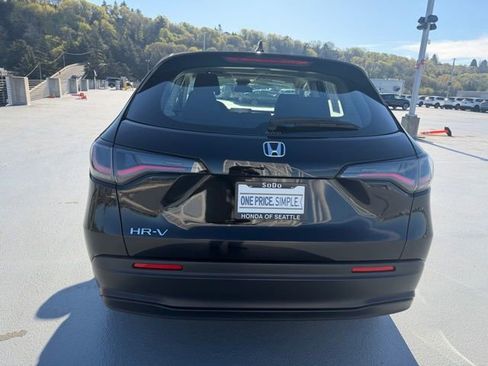 Used 2023 Honda HR-V LX image 8