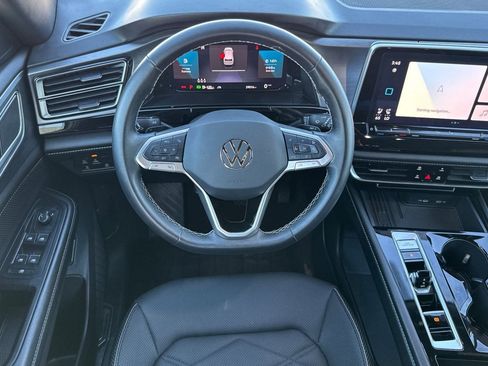 Used 2025 Volkswagen Atlas Cross Sport SE image 28