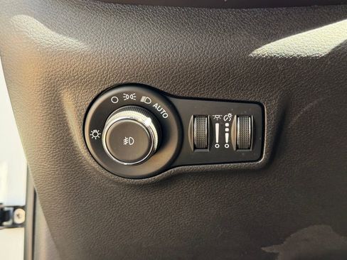 Certified 2025 Jeep Compass Limited AWD/4WD image 29