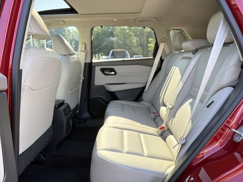 Used 2023 Nissan Rogue SV w/ SV Premium B Package FWD image 13
