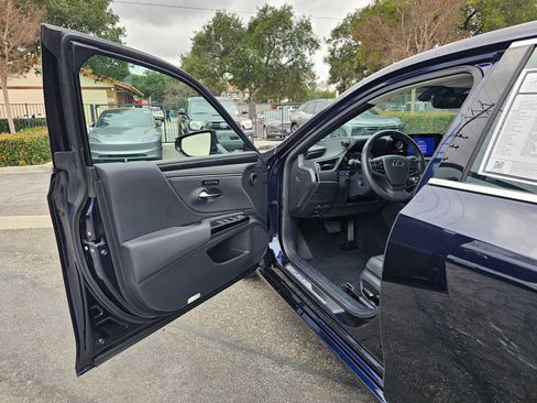 Used 2024 Lexus ES 300h w/ Premium Package image 19