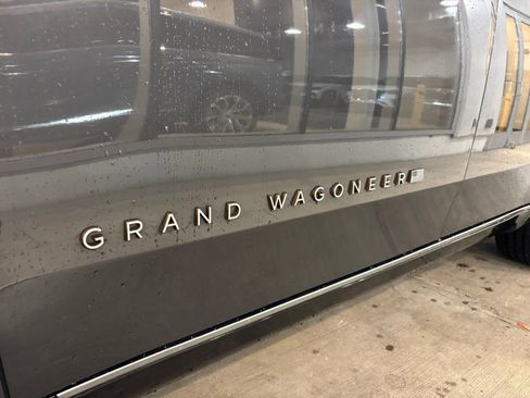 Used 2022 Jeep Grand Wagoneer Series III w/ Rear Seat Video Group 1 image 5