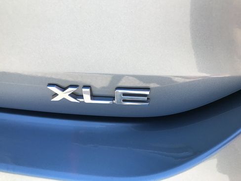 Certified 2022 Toyota Highlander XLE AWD/4WD image 12