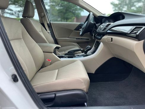 Used 2017 Honda Accord LX image 27