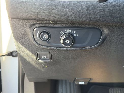 Used 2024 GMC Terrain SLE image 21