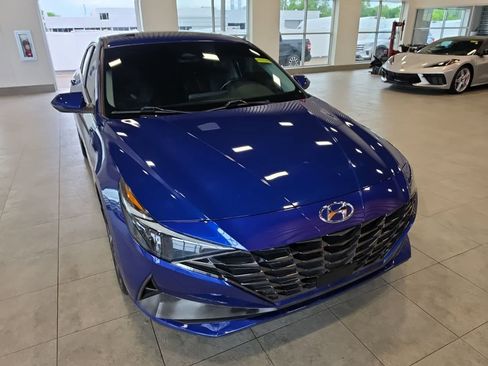 Used 2023 Hyundai Elantra Limited FWD image 4