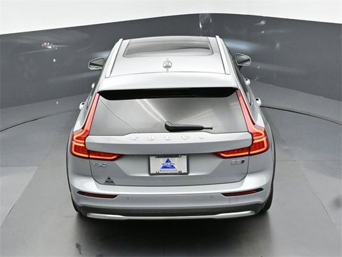 Used 2024 Volvo V60 B5 Cross Country Plus image 46