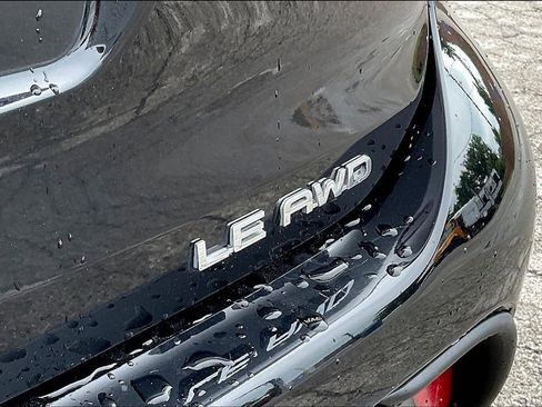 Used 2024 Toyota Highlander LE AWD/4WD image 33