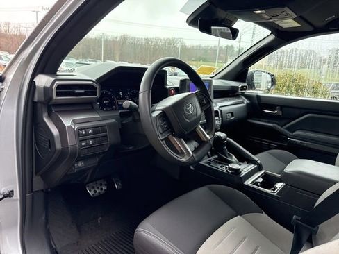 Used 2025 Toyota Tacoma TRD Sport AWD/4WD image 27