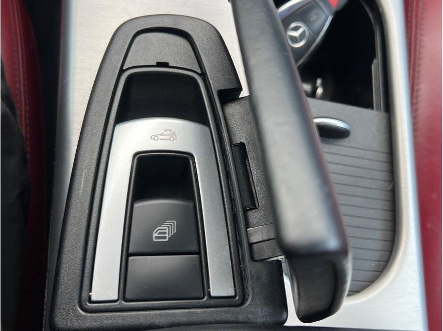 Used 2012 Mercedes-Benz SLK 350 image 16