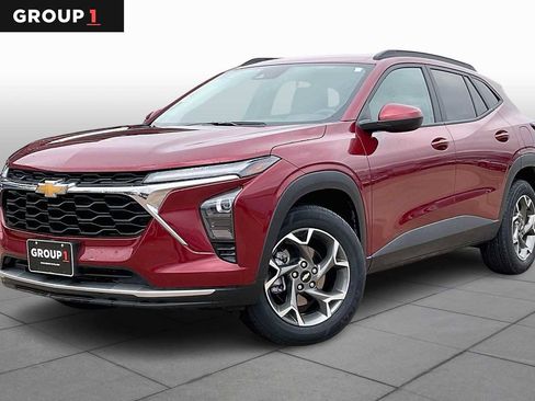 Certified 2025 Chevrolet Trax LT image 1