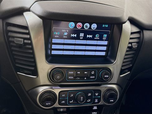 Used 2019 Chevrolet Suburban LT image 18