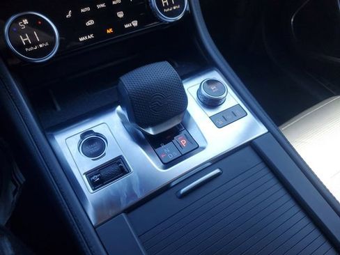 Used 2022 Jaguar F-PACE SVR image 22