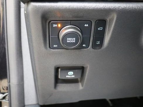 Used 2025 Ford Expedition Platinum image 30