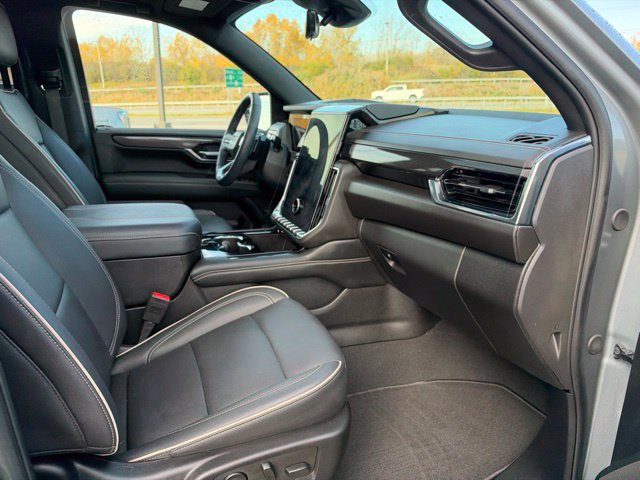 Used 2025 GMC Yukon XL Elevation w/ Technology Package AWD/4WD image 10