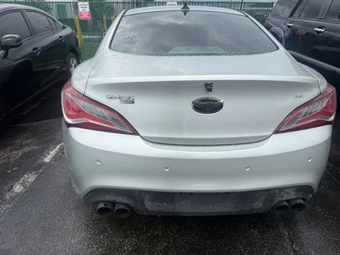 Used 2013 Hyundai Genesis 3.8 RWD image 5
