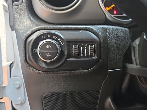 Used 2021 Jeep Gladiator Willys image 25