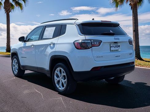 Used 2024 Jeep Compass Latitude AWD/4WD image 7