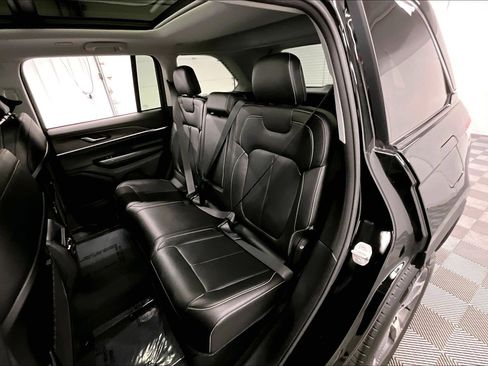 Used 2023 Jeep Grand Cherokee Limited AWD/4WD image 25