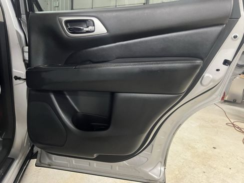 Used 2013 Nissan Pathfinder SL w/ SL Premium Pkg image 30