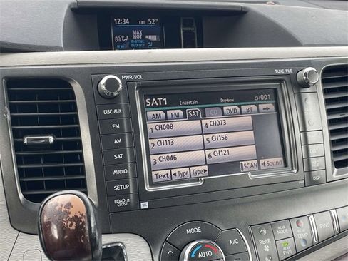 Used 2014 Toyota Sienna XLE image 38